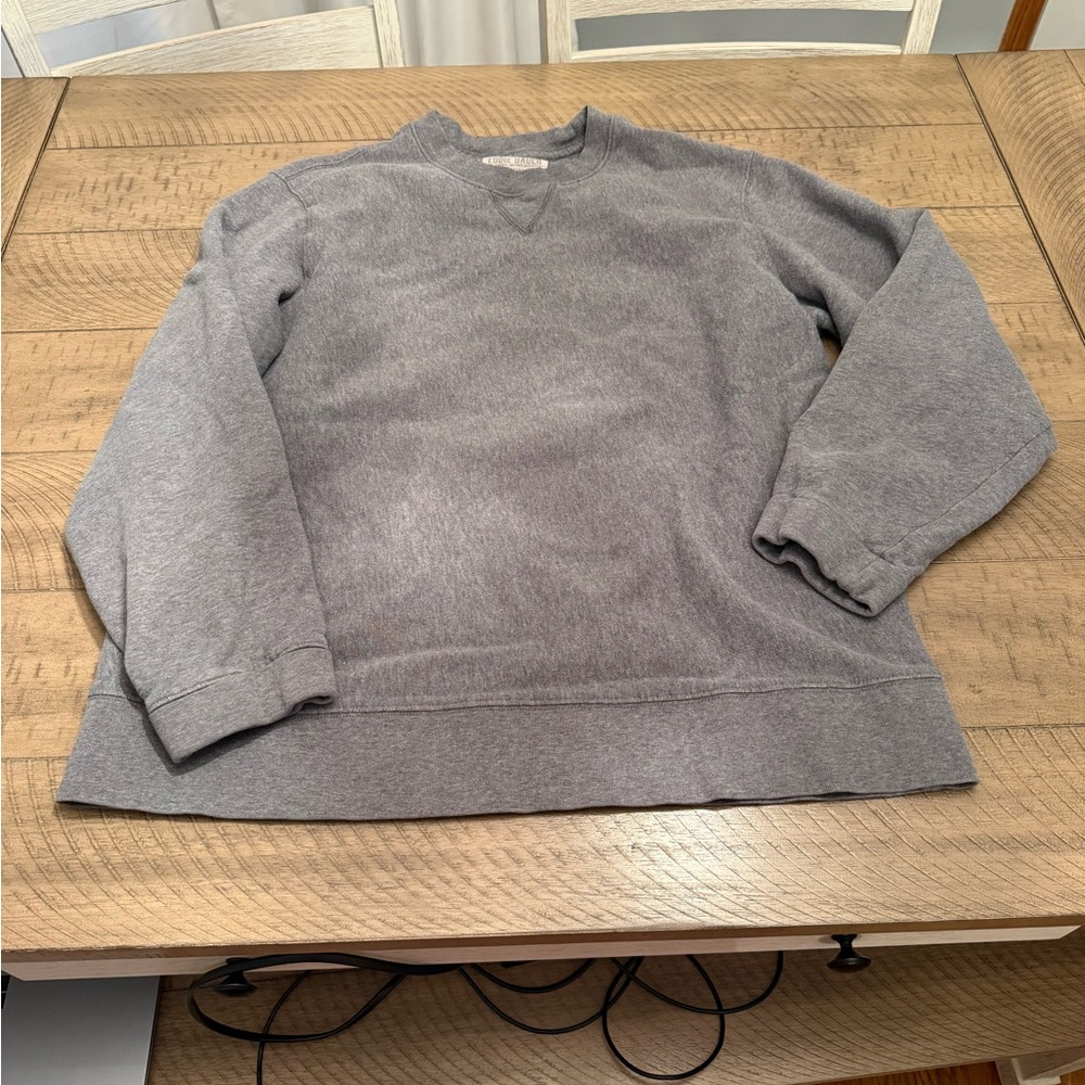 Eddie Bauer Men's V-Neck Sweatshirt in Charcoal
